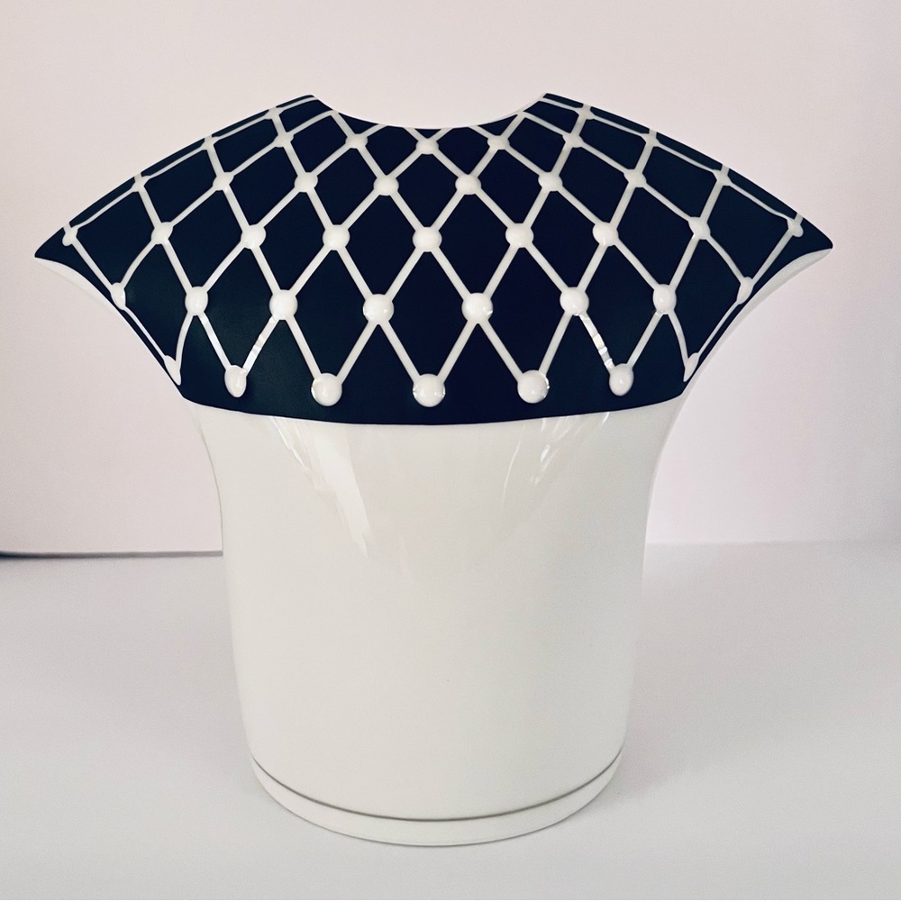 Thun Studio “Galaxie” Black/White Unique Porcelain Vintage 7” Vase